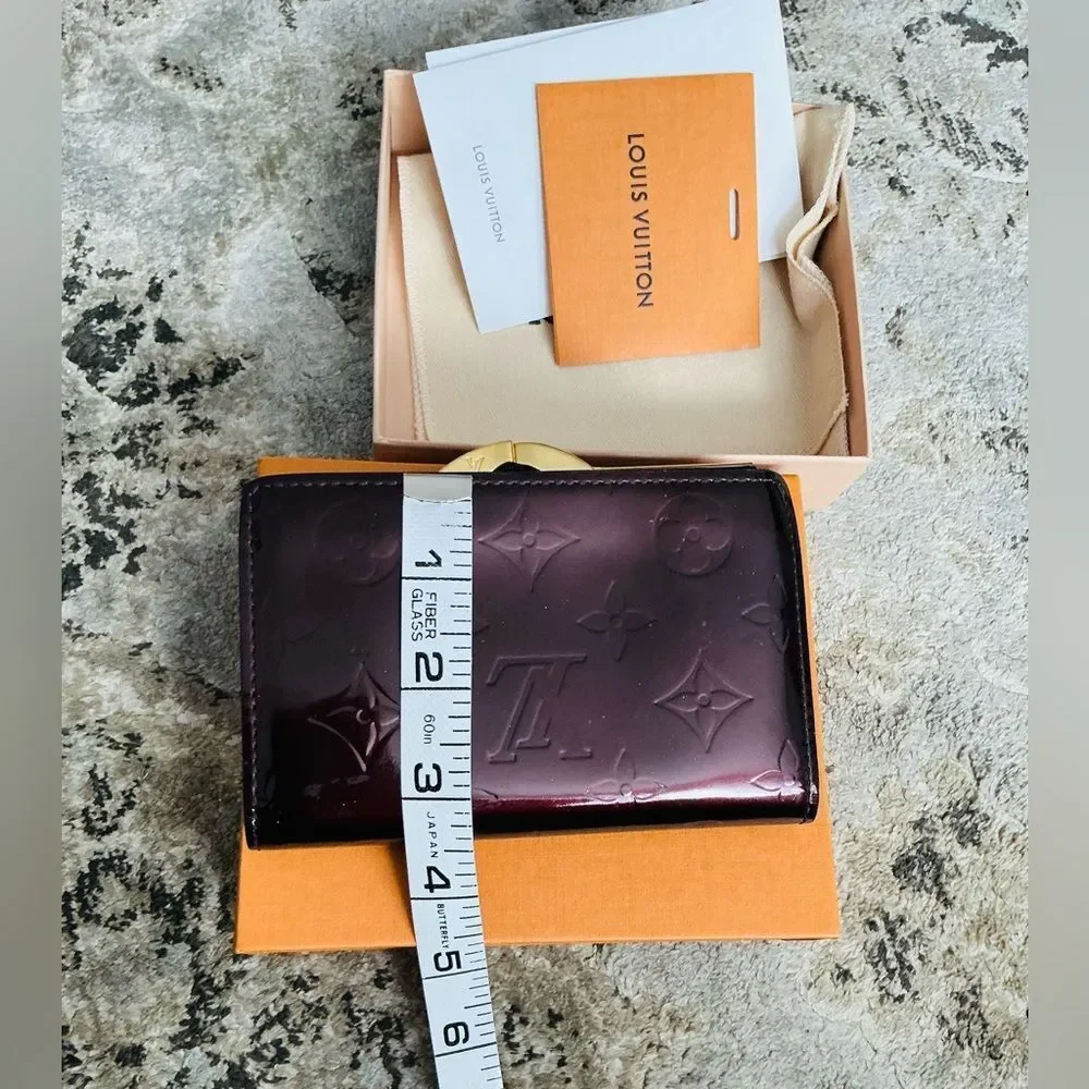 Authentic Louis Vuitton kiss lock Wallet